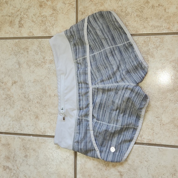 Women’s Speed Up Short Shorts.  Size 4. - Picture 2 of 10